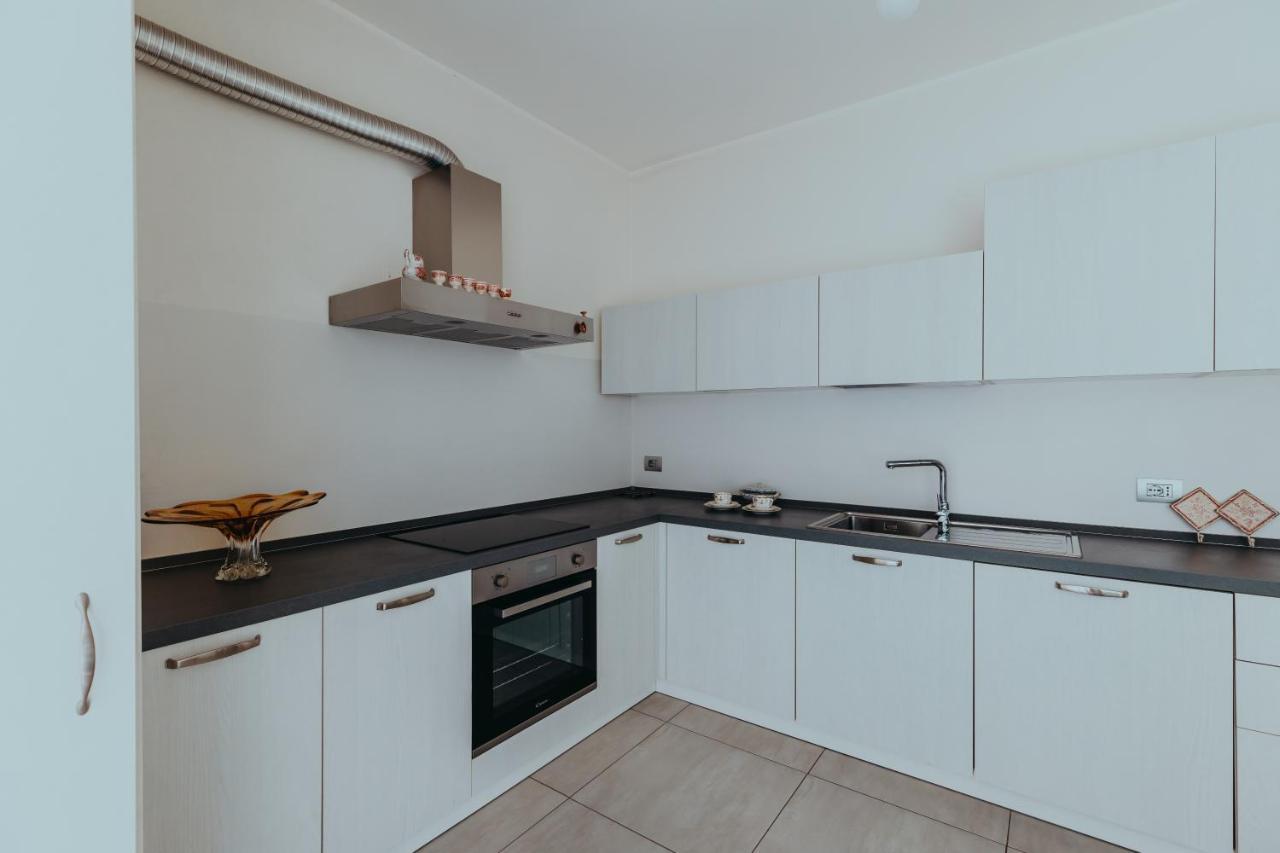 The Attico Apartment Padenghe sul Garda Luaran gambar