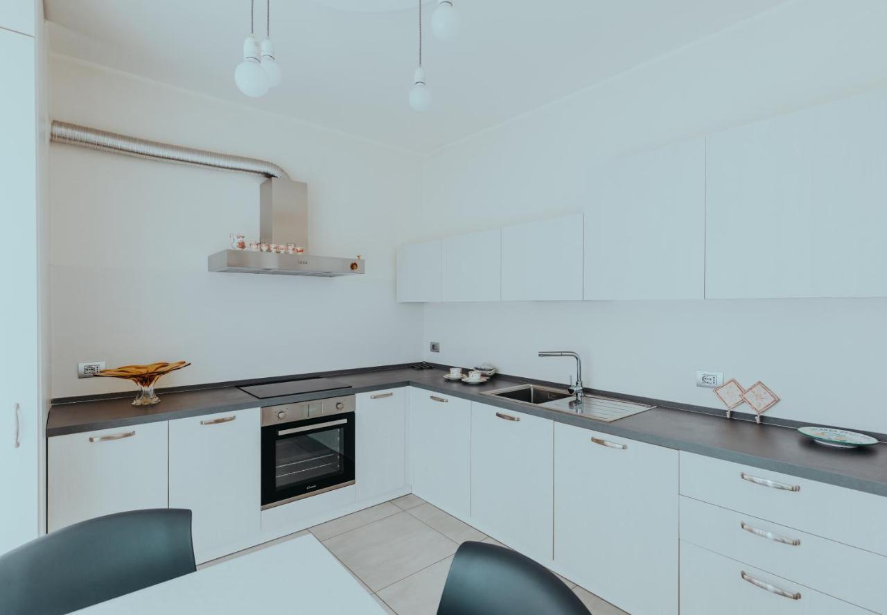 The Attico Apartment Padenghe sul Garda Luaran gambar