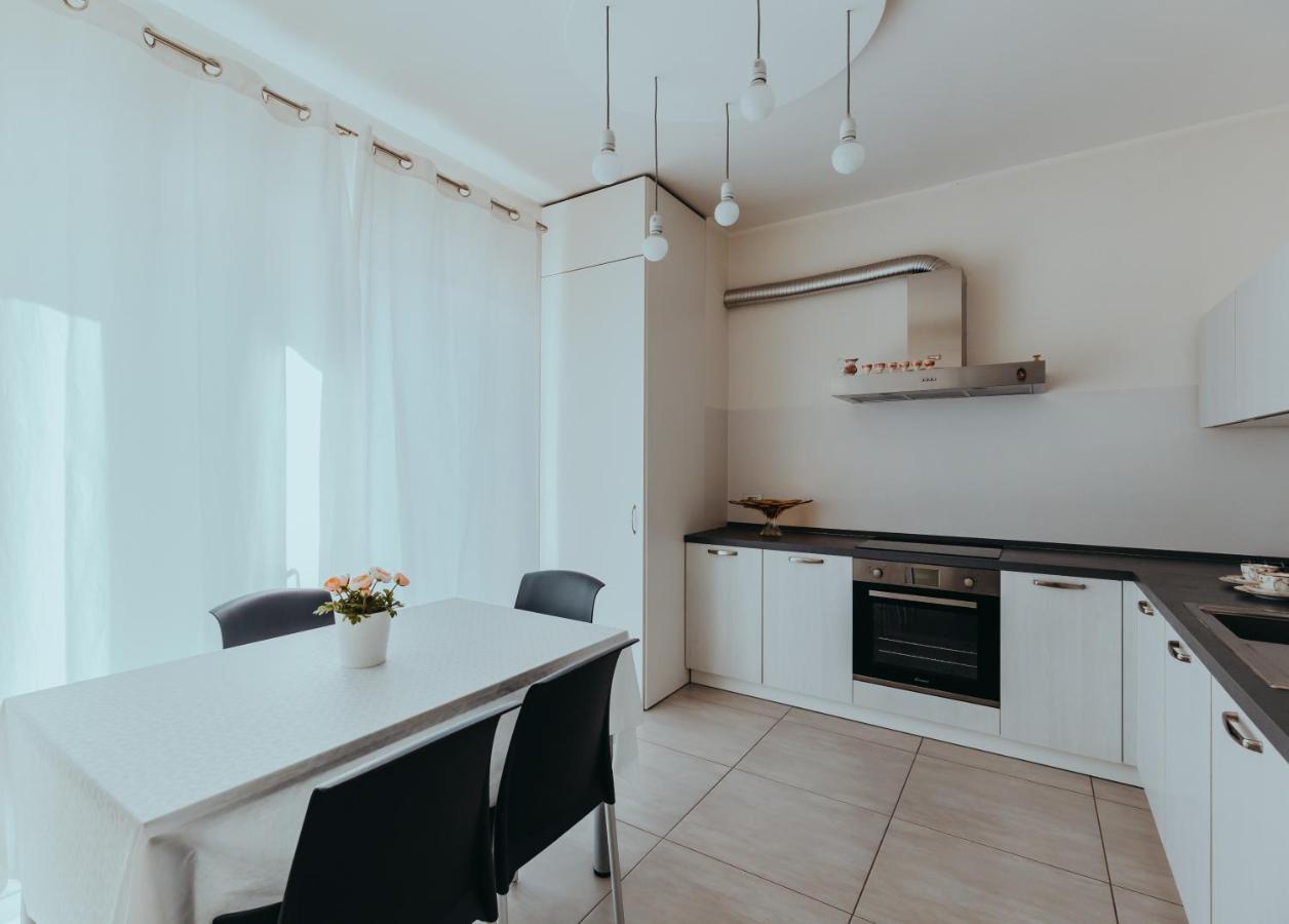 The Attico Apartment Padenghe sul Garda Luaran gambar