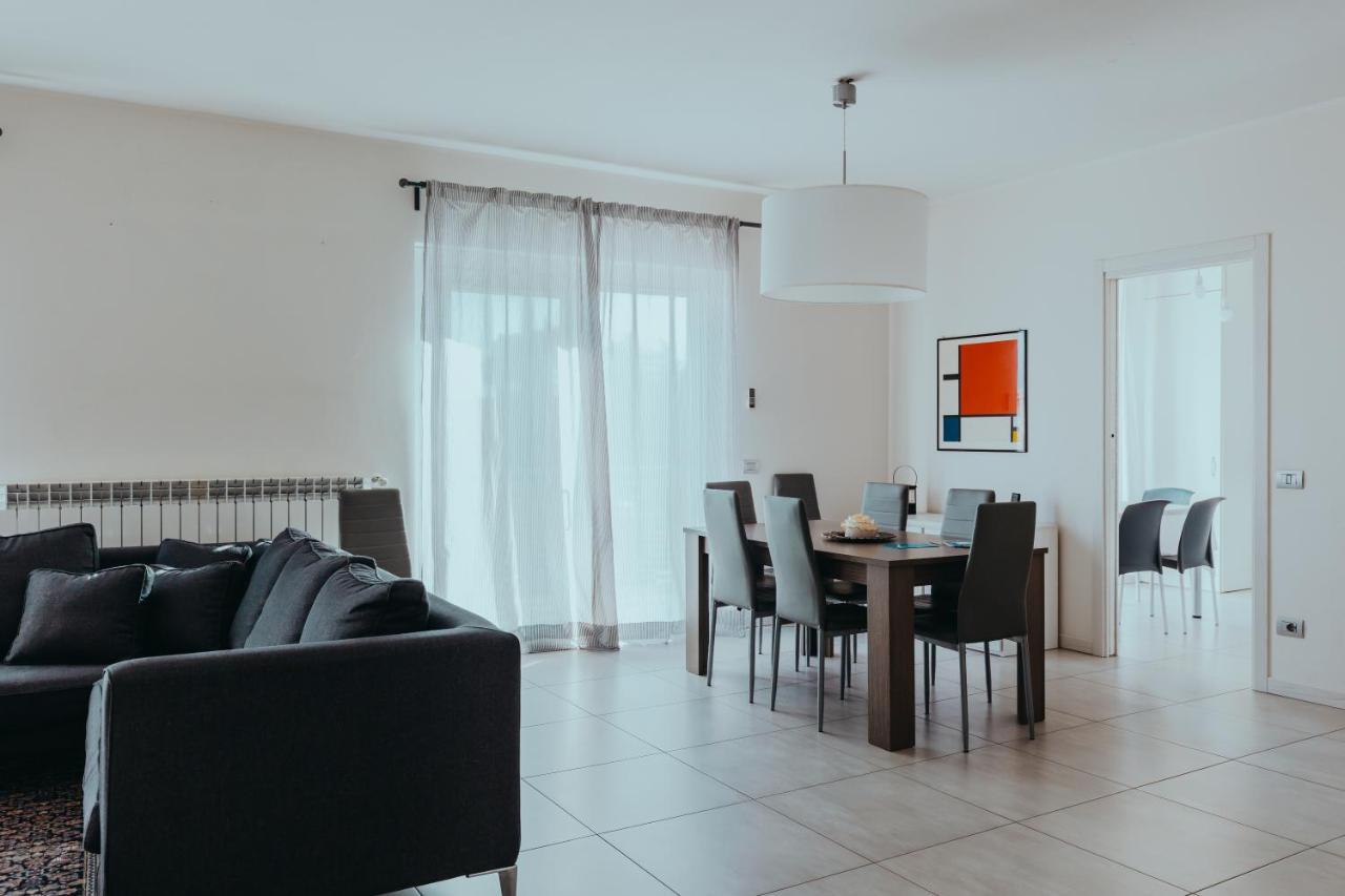 The Attico Apartment Padenghe sul Garda Luaran gambar