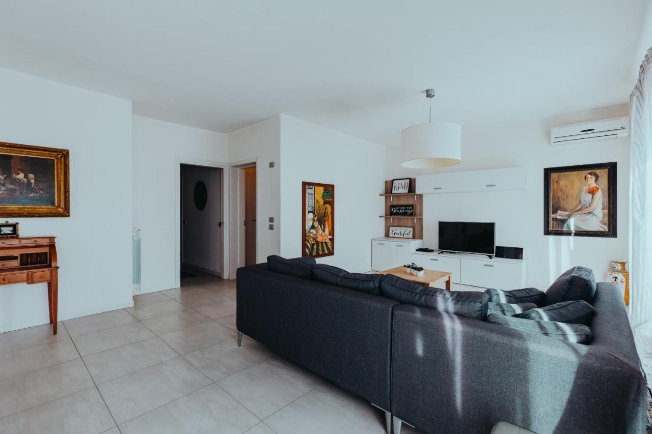 The Attico Apartment Padenghe sul Garda Luaran gambar