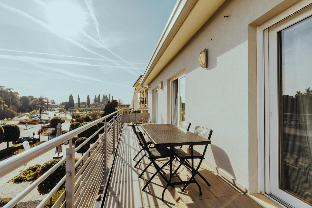 The Attico Apartment Padenghe sul Garda Luaran gambar