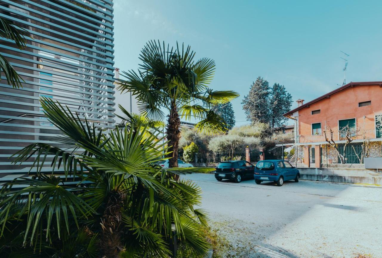 The Attico Apartment Padenghe sul Garda Luaran gambar