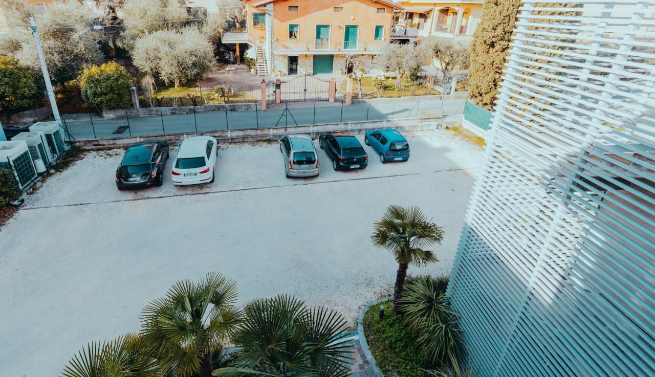 The Attico Apartment Padenghe sul Garda Luaran gambar