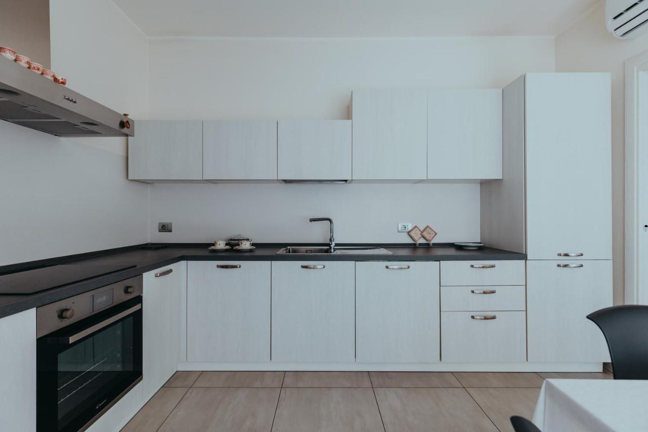 The Attico Apartment Padenghe sul Garda Luaran gambar