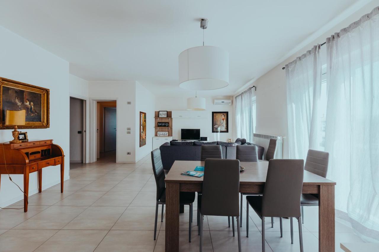 The Attico Apartment Padenghe sul Garda Luaran gambar