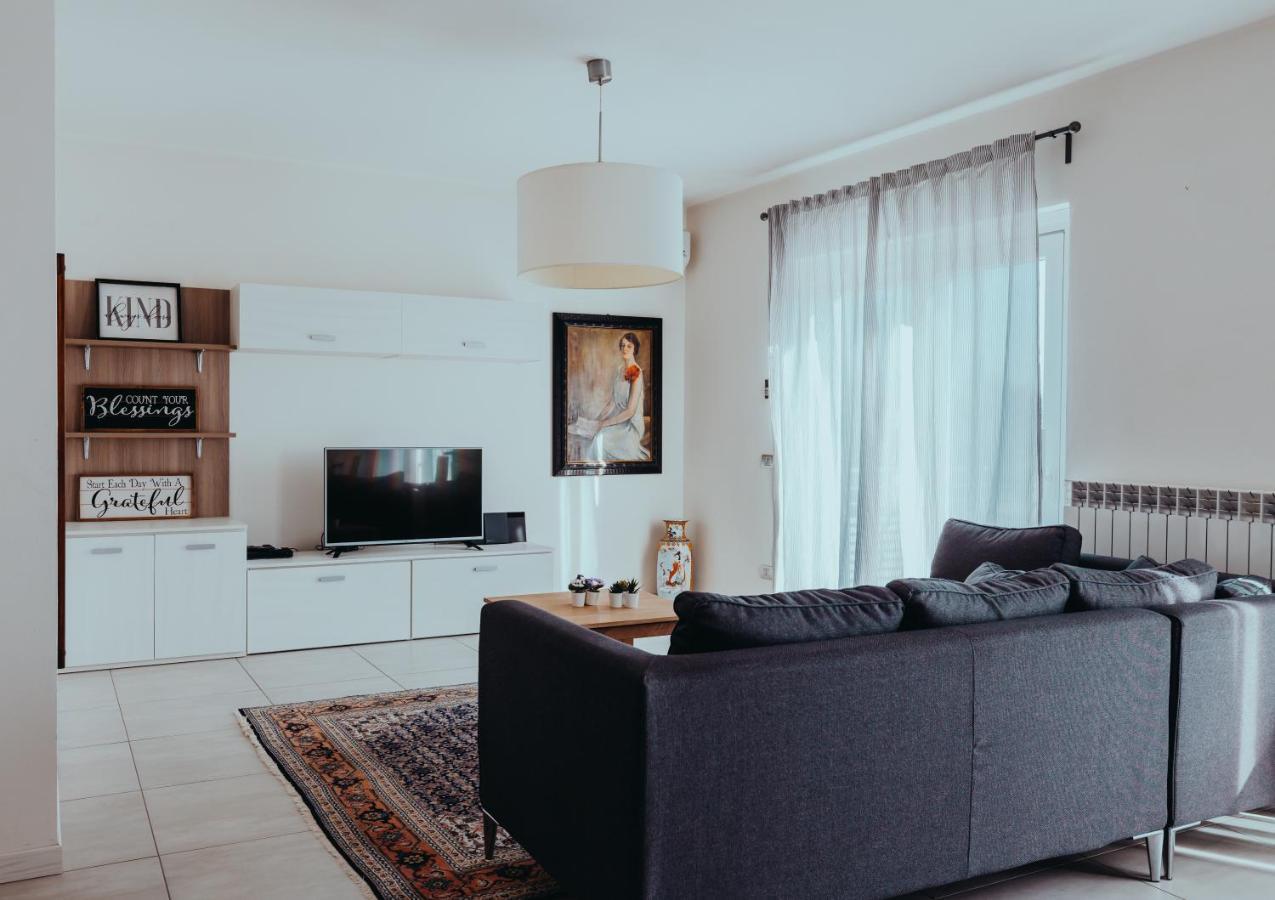 The Attico Apartment Padenghe sul Garda Luaran gambar