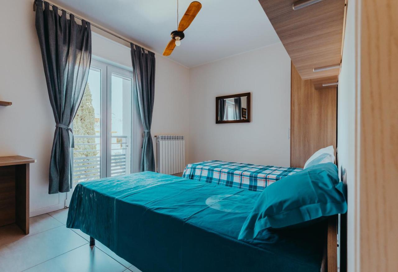 The Attico Apartment Padenghe sul Garda Luaran gambar
