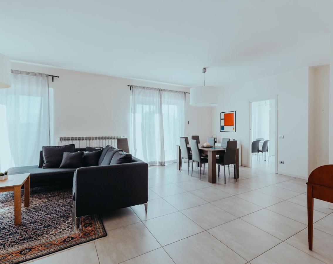 The Attico Apartment Padenghe sul Garda Luaran gambar