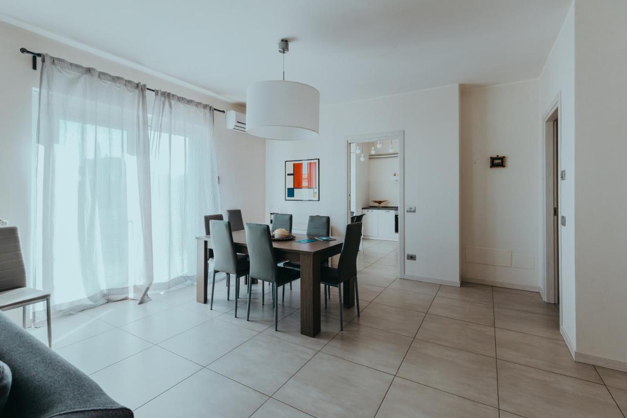 The Attico Apartment Padenghe sul Garda Luaran gambar