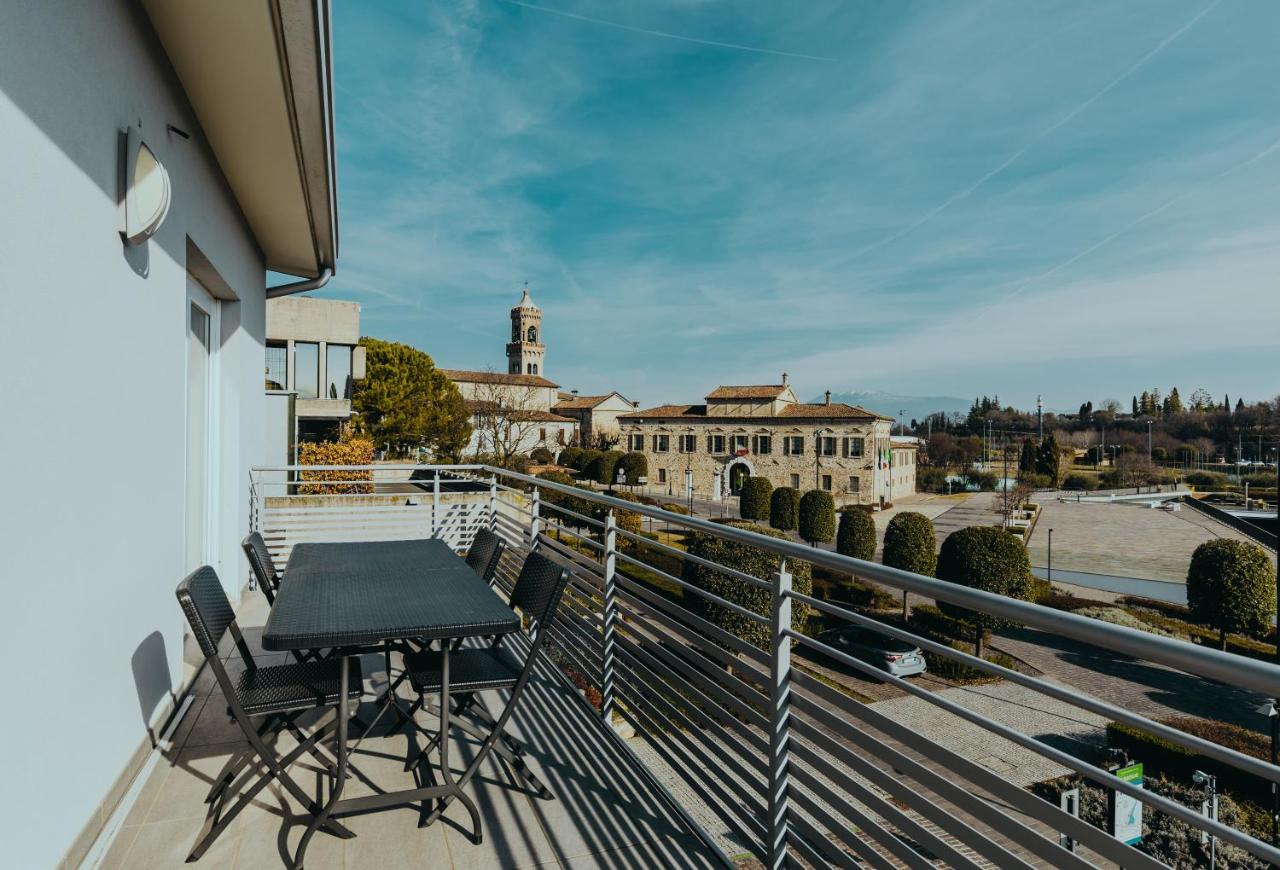 The Attico Apartment Padenghe sul Garda Luaran gambar