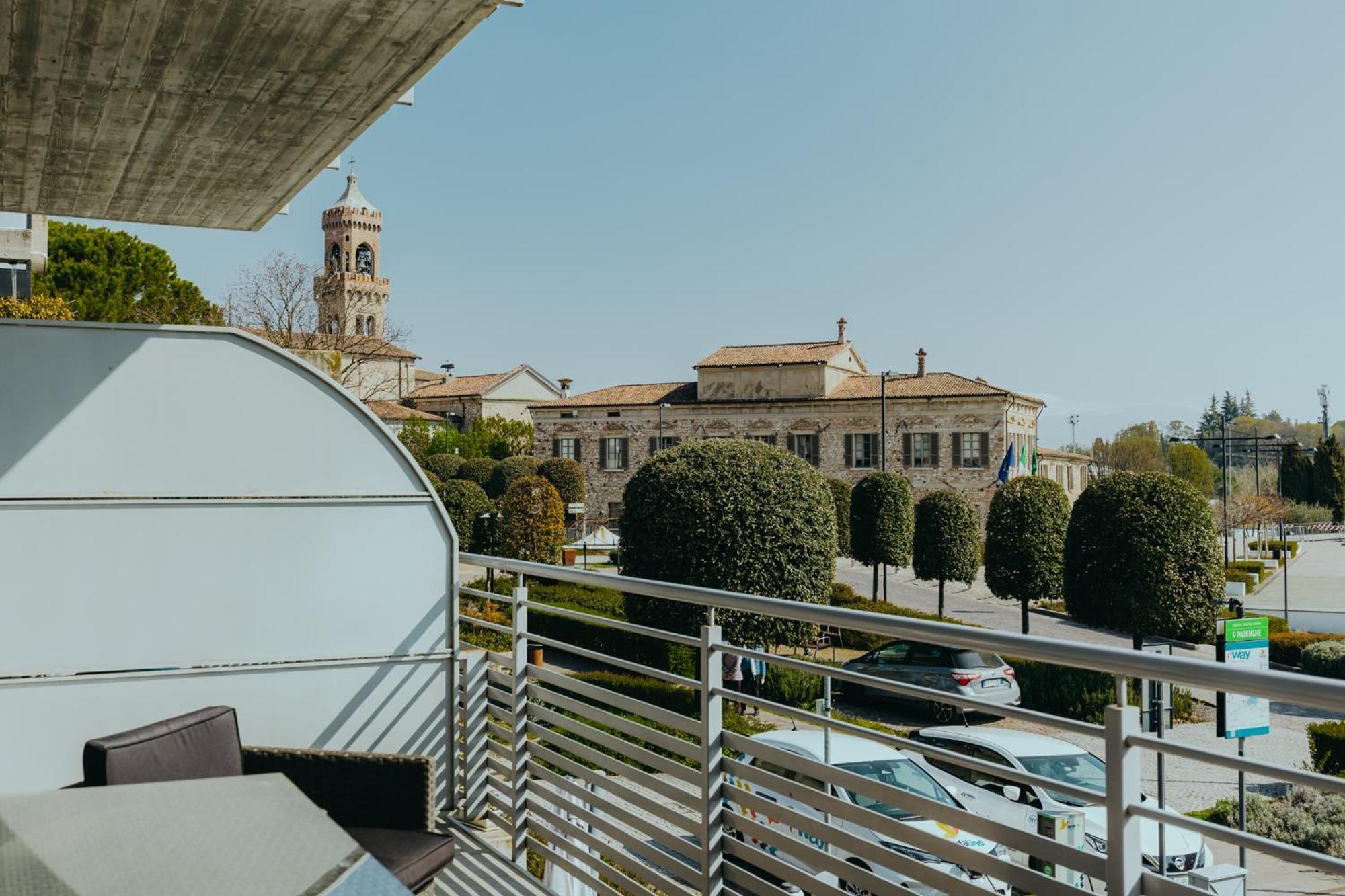 The Attico Apartment Padenghe sul Garda Luaran gambar